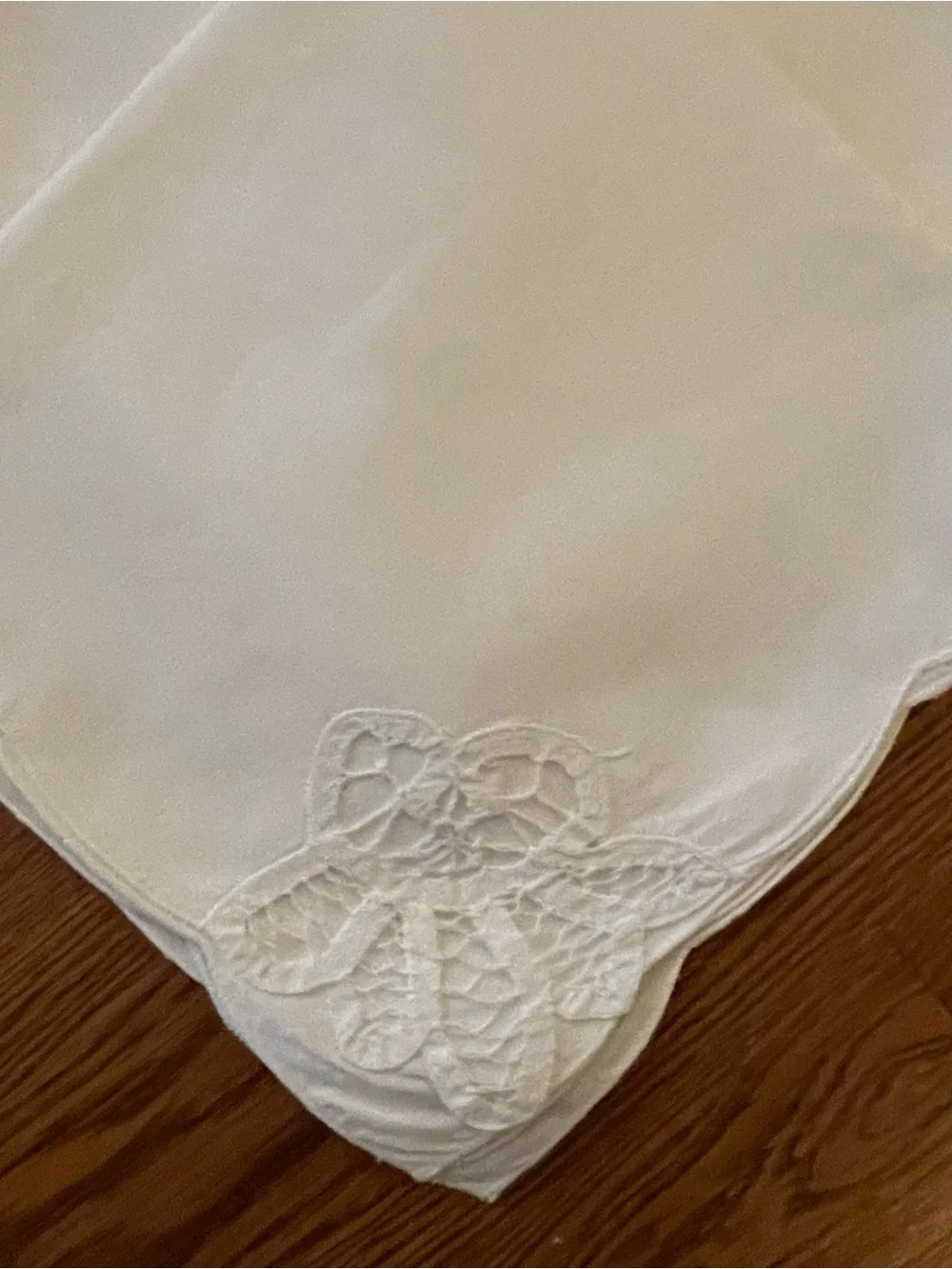 Set Of 8 Vintage Battenburg Lace Napkins Crisp White Scalloped Edges 16x16.5